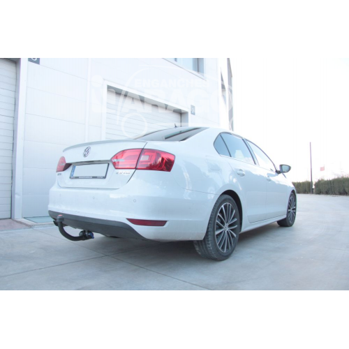 Фаркоп ARAGON на VOLKSWAGEN Jetta 2010–2015 Арт. E0402CV